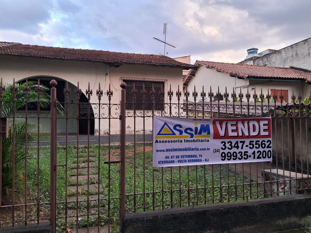 Casa à venda com 2 quartos, 190m² - Foto 1